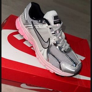 Nike vomero 5 Silver, Pink & Black Running Shoe